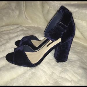 NWT! Navy Sophie & Sam Velvet Ankle-Strap Heels